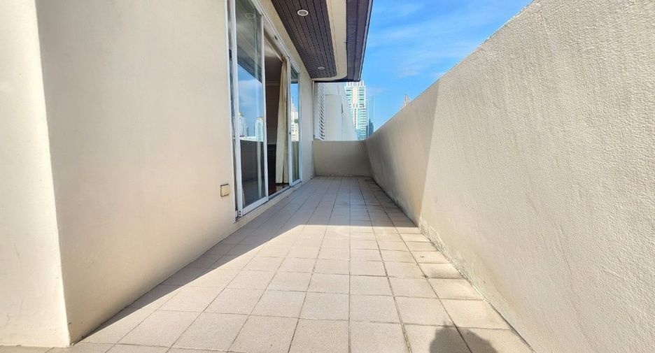 For rent 4 bedrooms apartment in Pathum Wan, Bangkok