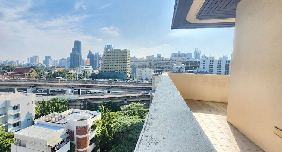 For rent 4 bedrooms apartment in Pathum Wan, Bangkok