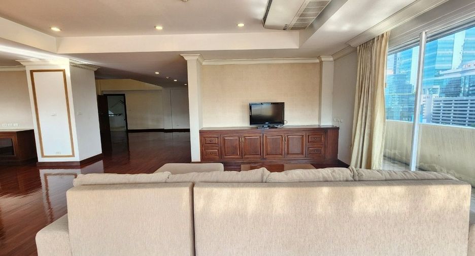 For rent 4 bedrooms apartment in Pathum Wan, Bangkok