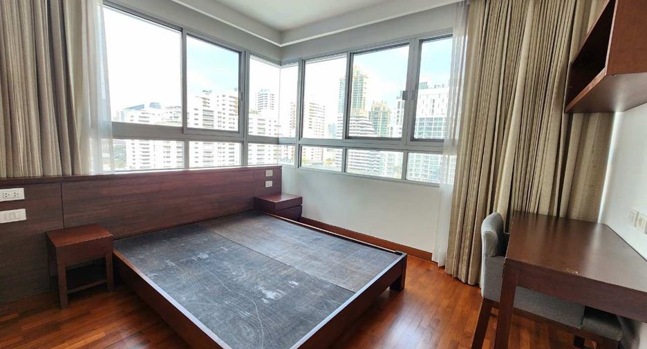 For rent 3 bedrooms apartment in Khlong Toei, Bangkok