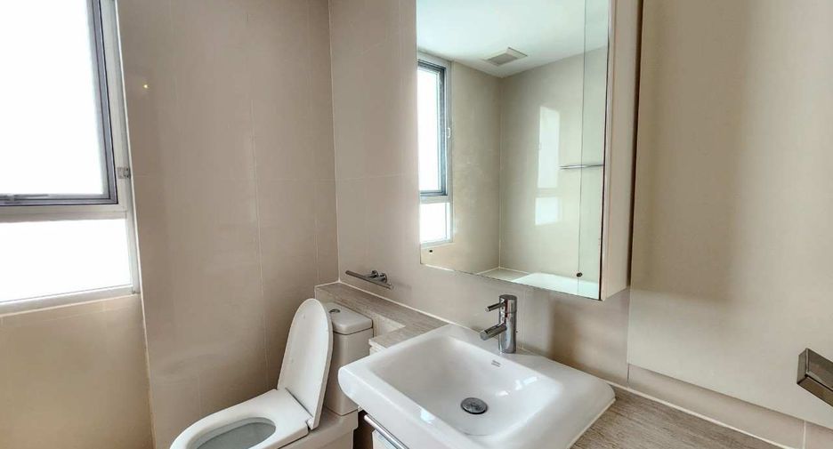 For rent 3 bedrooms apartment in Khlong Toei, Bangkok