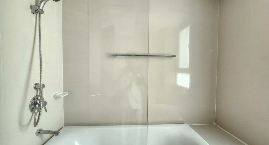 For rent 3 bedrooms apartment in Khlong Toei, Bangkok