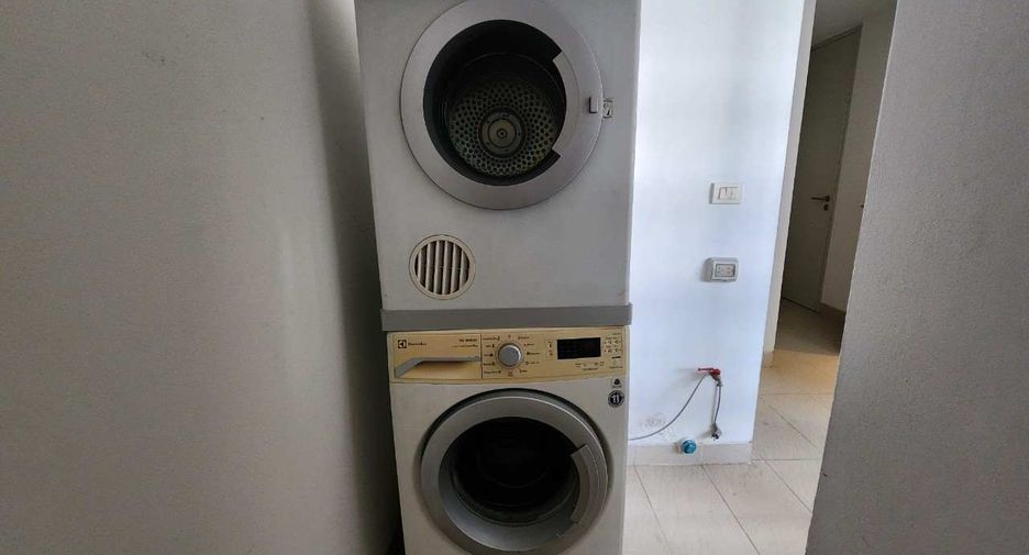For rent 3 bedrooms apartment in Khlong Toei, Bangkok