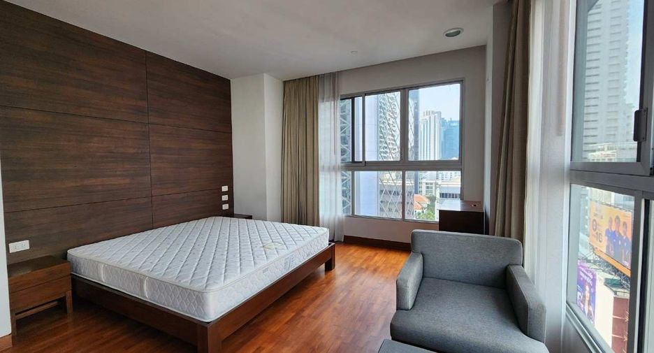 For rent 3 bedrooms apartment in Khlong Toei, Bangkok