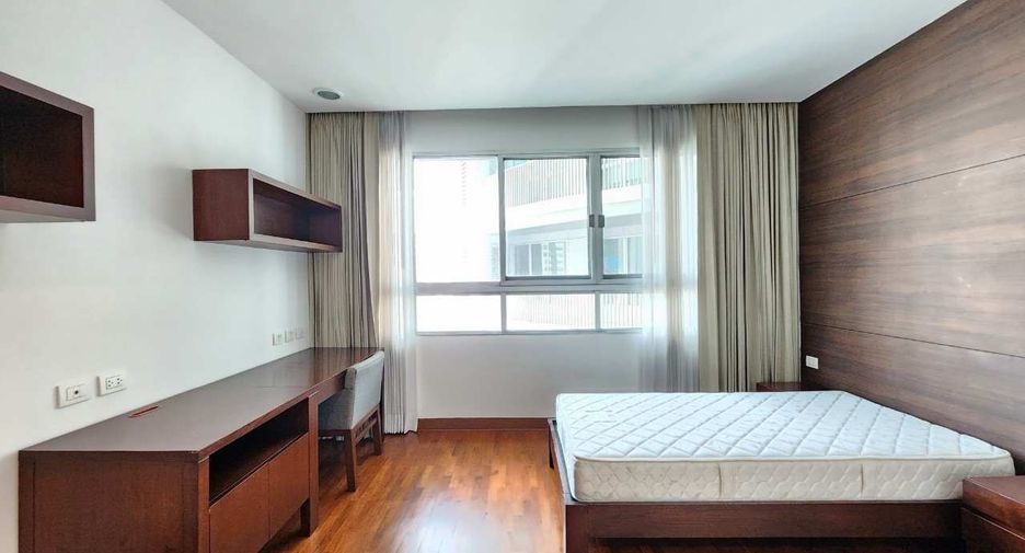 For rent 3 bedrooms apartment in Khlong Toei, Bangkok