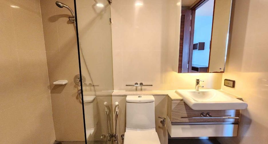 For rent 3 bedrooms apartment in Khlong Toei, Bangkok