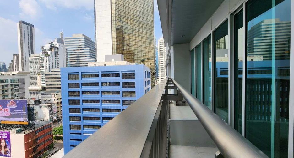 For rent 3 bedrooms apartment in Khlong Toei, Bangkok