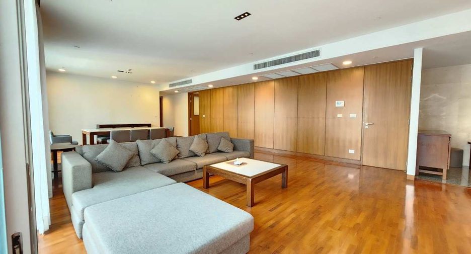 For rent 3 bedrooms apartment in Khlong Toei, Bangkok