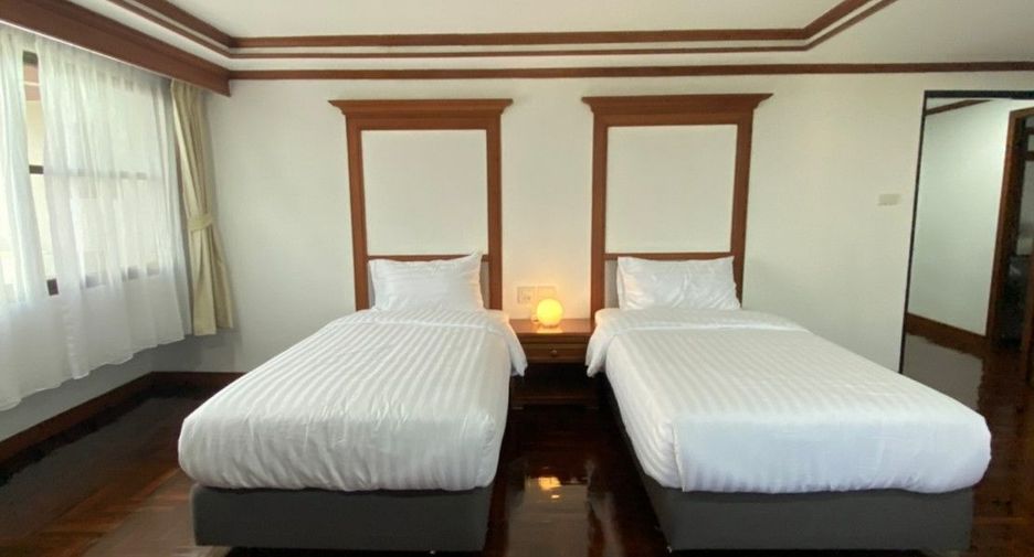 Apartamento en alquiler de 3 habitaciones en Khlong Toei, Bangkok