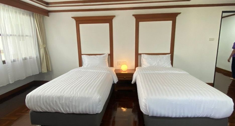 Apartamento en alquiler de 3 habitaciones en Khlong Toei, Bangkok