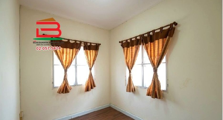 À vendre 3 chambres maison de ville à Phutthamonthon, Nakhon Pathom