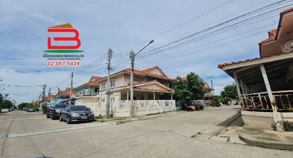 À vendre 3 chambres maison de ville à Phutthamonthon, Nakhon Pathom