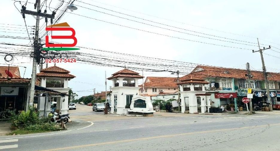 À vendre 3 chambres maison de ville à Phutthamonthon, Nakhon Pathom