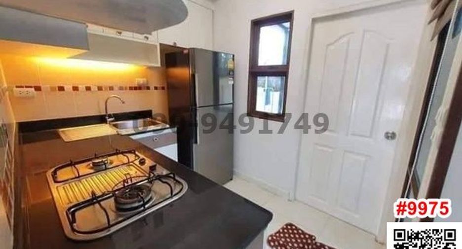 For rent 3 bedrooms townhouse in Phra Khanong, Bangkok