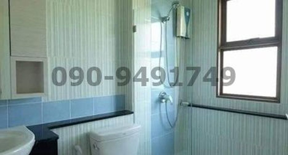 For rent 3 bedrooms townhouse in Phra Khanong, Bangkok