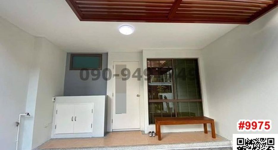 For rent 3 bedrooms townhouse in Phra Khanong, Bangkok