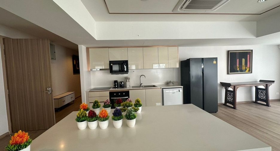For rent 3 bedrooms apartment in Sathon, Bangkok