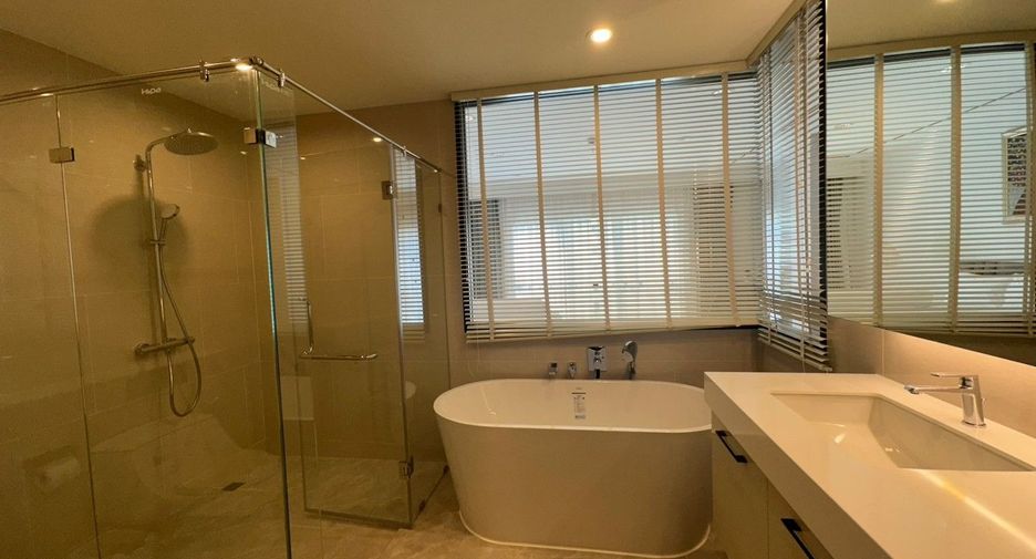 For rent 3 bedrooms apartment in Sathon, Bangkok
