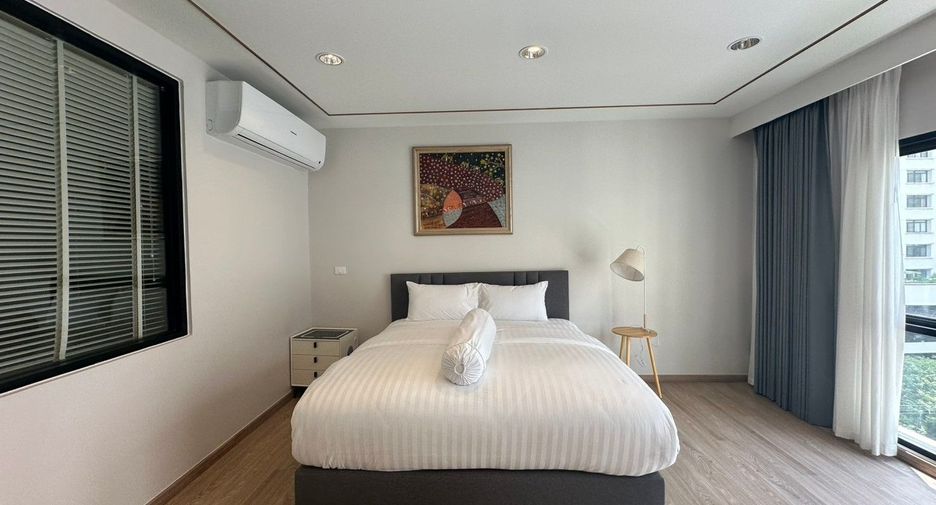 For rent 3 bedrooms apartment in Sathon, Bangkok