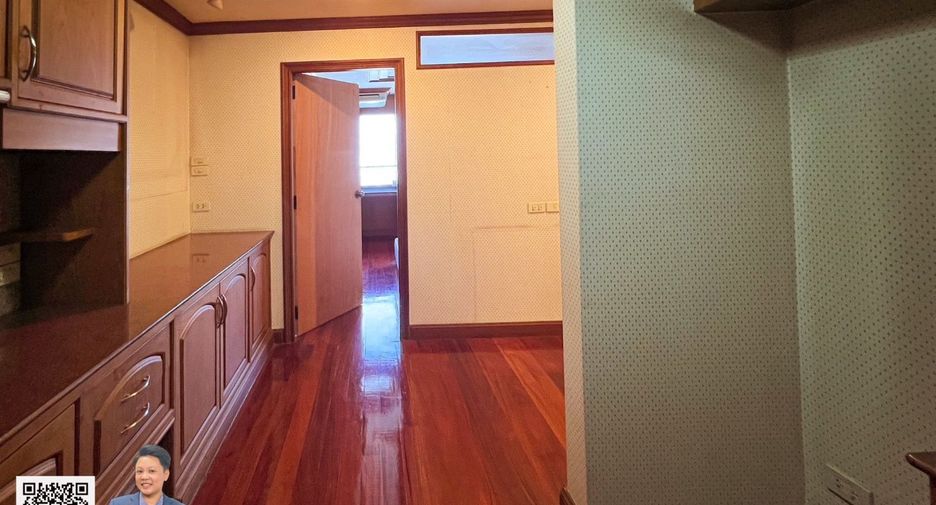 For sale 3 bedrooms condo in Bang Rak, Bangkok