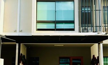 For rent 3 Beds townhouse in Lat Phrao, Bangkok