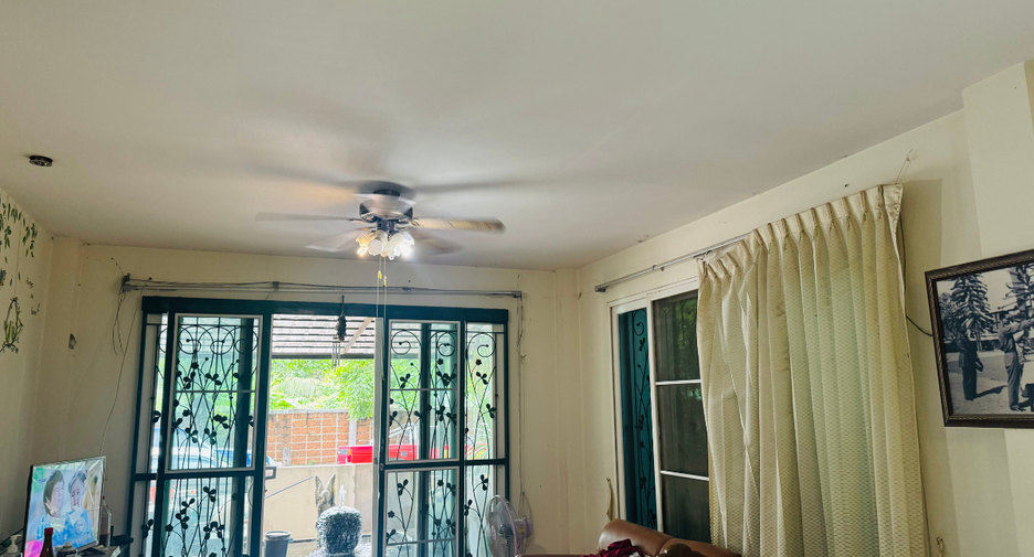 For sale 3 bedrooms house in Mueang Pathum Thani, Pathum Thani