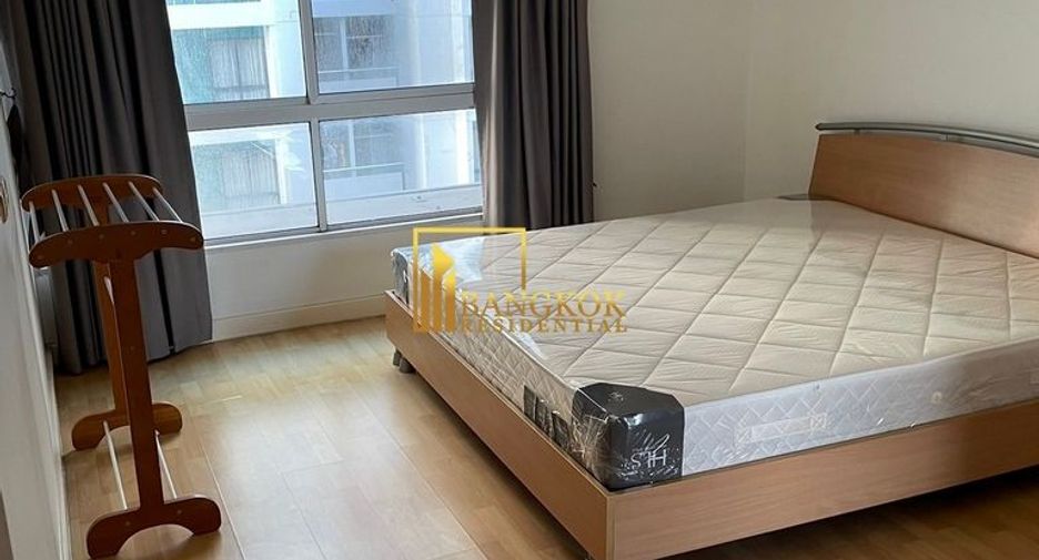 For rent 2 bedrooms condo in Yan Nawa, Bangkok