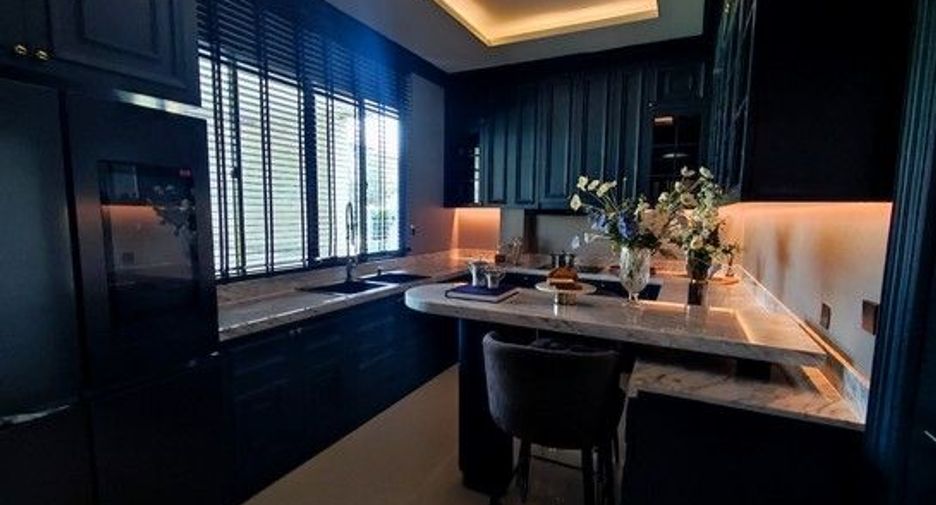 For sale 4 bedrooms house in Khan Na Yao, Bangkok