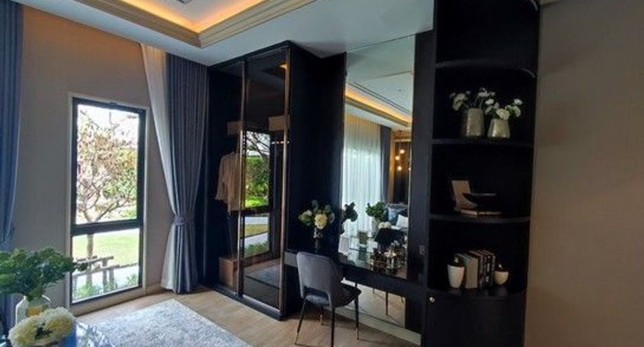 For sale 4 bedrooms house in Khan Na Yao, Bangkok