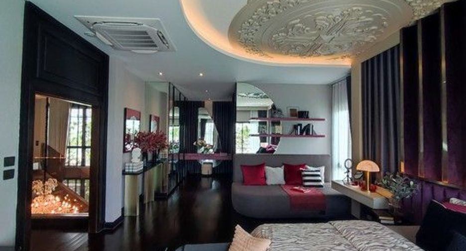 For sale 4 bedrooms house in Khan Na Yao, Bangkok