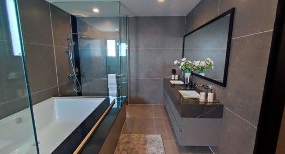 For sale 4 bedrooms house in Khan Na Yao, Bangkok