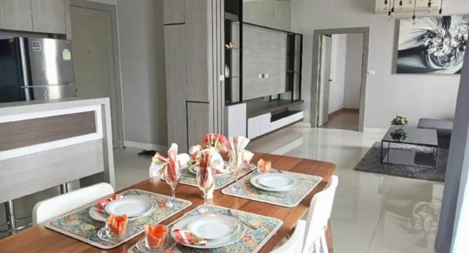 Condo en alquiler de 2 habitaciones en Si Racha, Chonburi