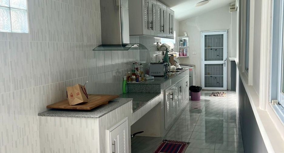 For rent 3 bedrooms house in San Kamphaeng, Chiang Mai
