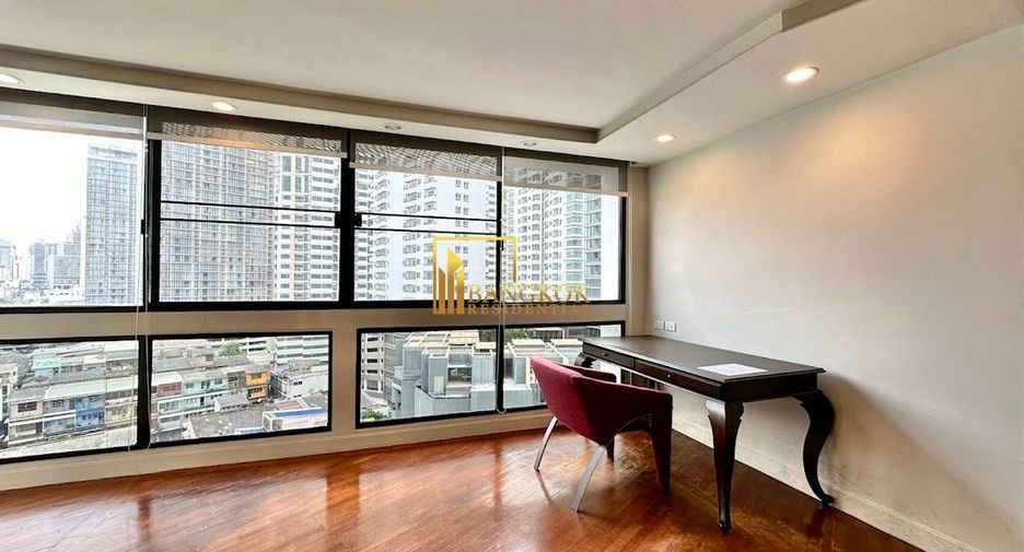 For rent 3 bedrooms condo in Khlong Toei, Bangkok
