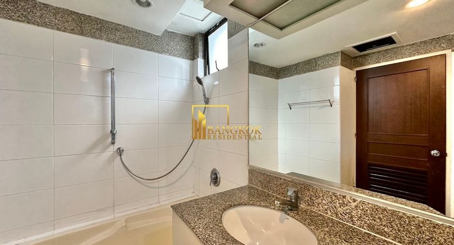 For rent 3 bedrooms condo in Khlong Toei, Bangkok
