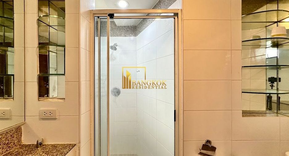 For rent 3 bedrooms condo in Khlong Toei, Bangkok