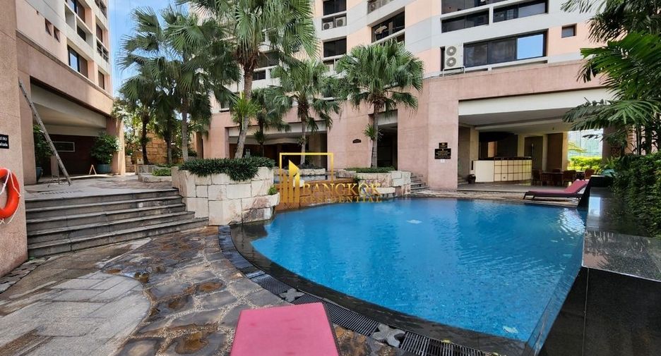 For rent 3 bedrooms condo in Khlong Toei, Bangkok