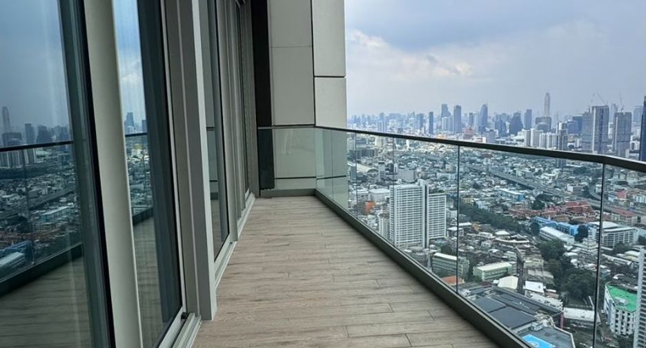 For sale 3 bed condo in Khlong San, Bangkok