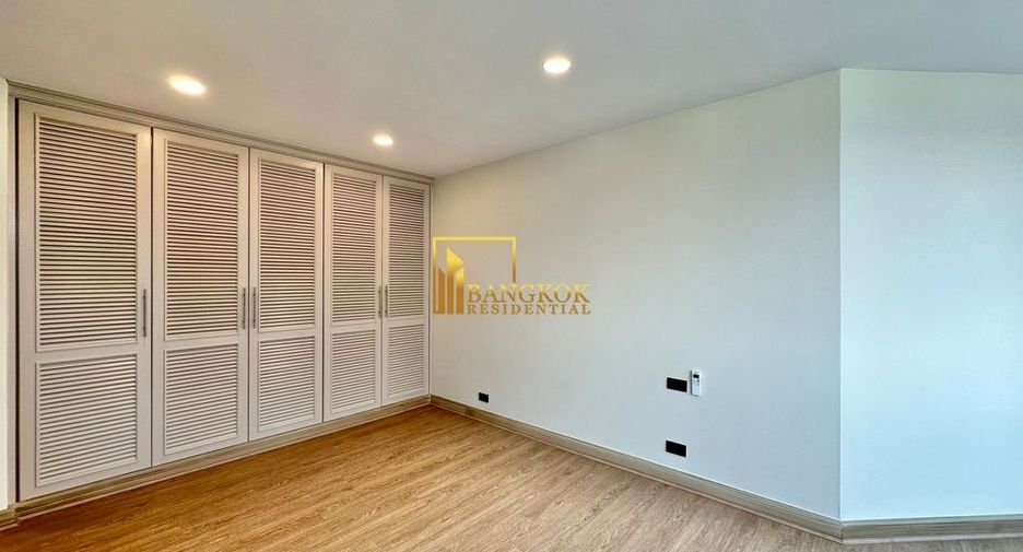 For rent 3 bedrooms condo in Khlong Toei, Bangkok
