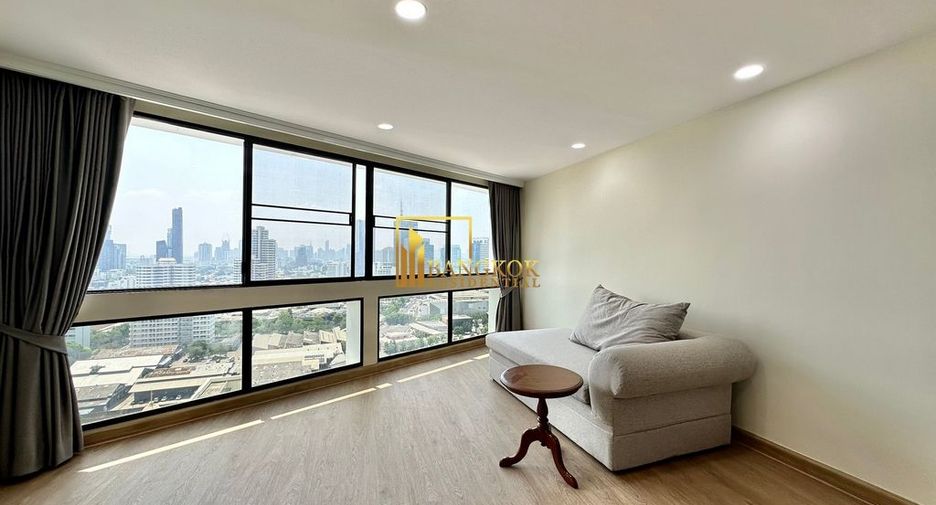 For rent 3 bedrooms condo in Khlong Toei, Bangkok