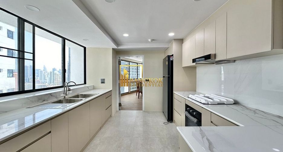 For rent 3 bedrooms condo in Khlong Toei, Bangkok