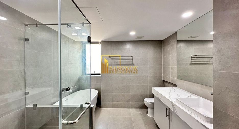 For rent 3 bedrooms condo in Khlong Toei, Bangkok