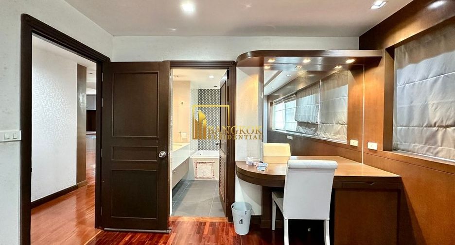 For rent 3 bedrooms condo in Khlong Toei, Bangkok