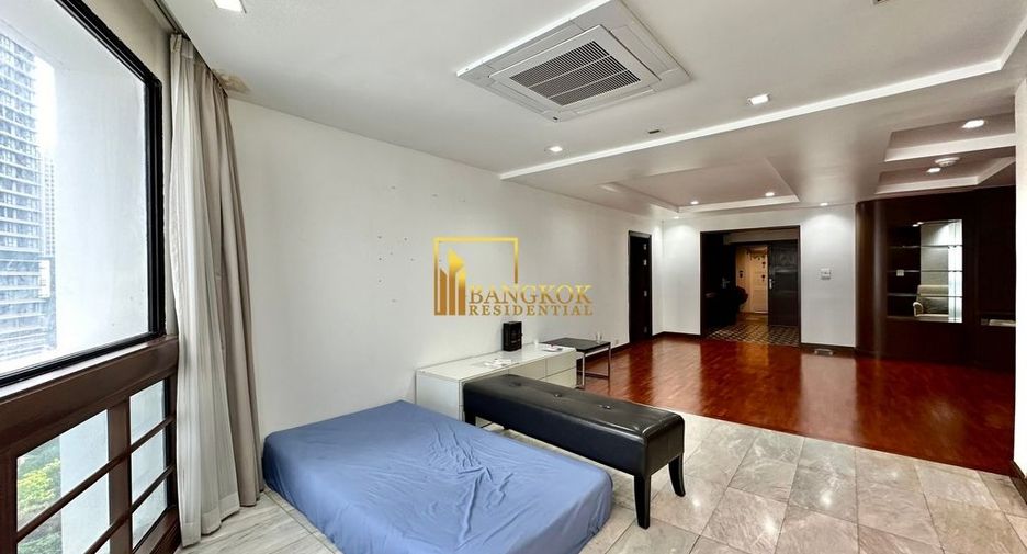 For rent 3 bedrooms condo in Khlong Toei, Bangkok