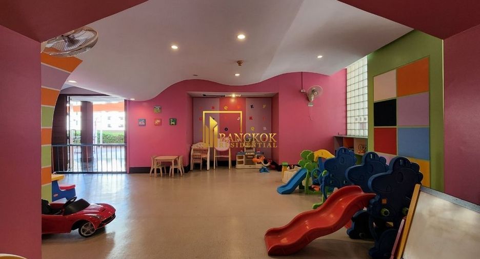 For rent 3 bedrooms condo in Khlong Toei, Bangkok