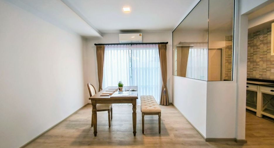 For rent 3 bedrooms townhouse in Bang Phli, Samut Prakan