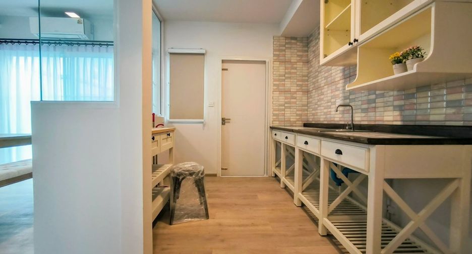 For rent 3 bedrooms townhouse in Bang Phli, Samut Prakan