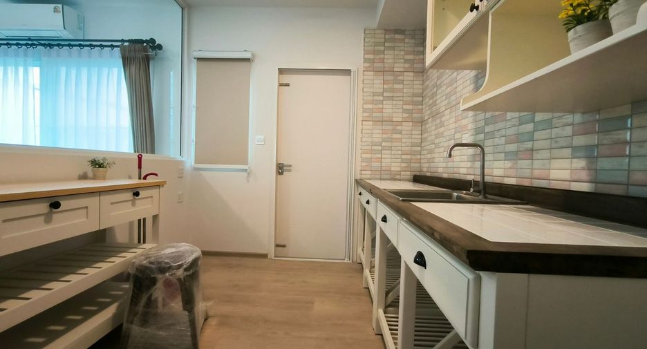 For rent 3 bedrooms townhouse in Bang Phli, Samut Prakan