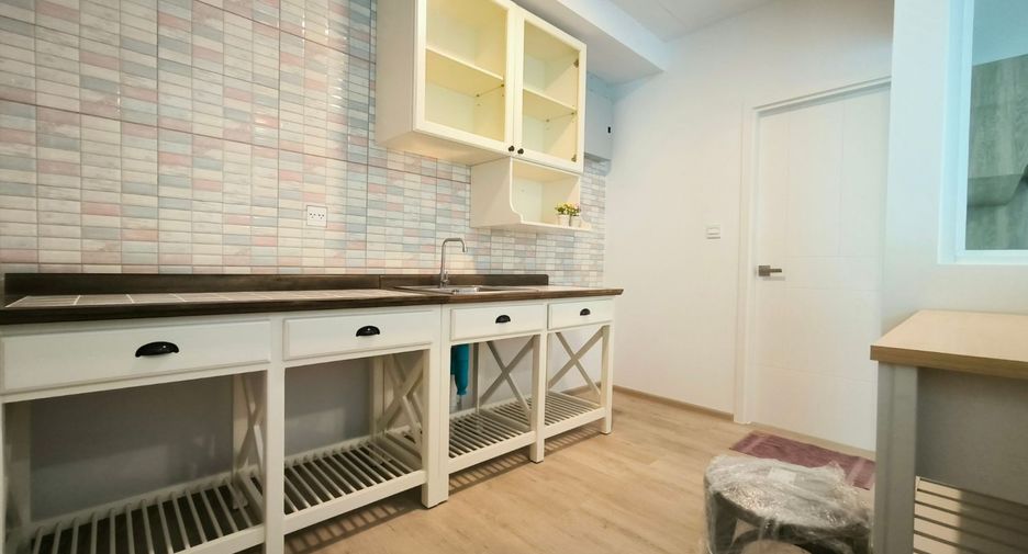 For rent 3 bedrooms townhouse in Bang Phli, Samut Prakan