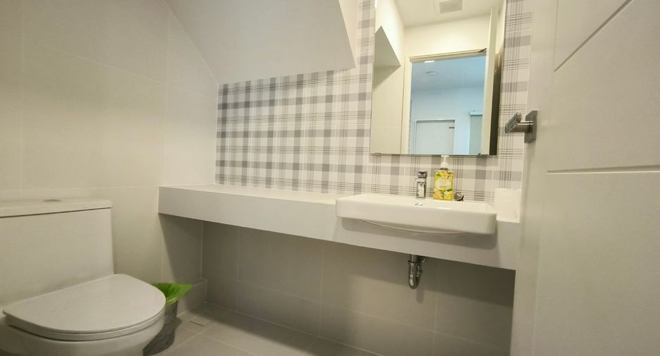 For rent 3 bedrooms townhouse in Bang Phli, Samut Prakan